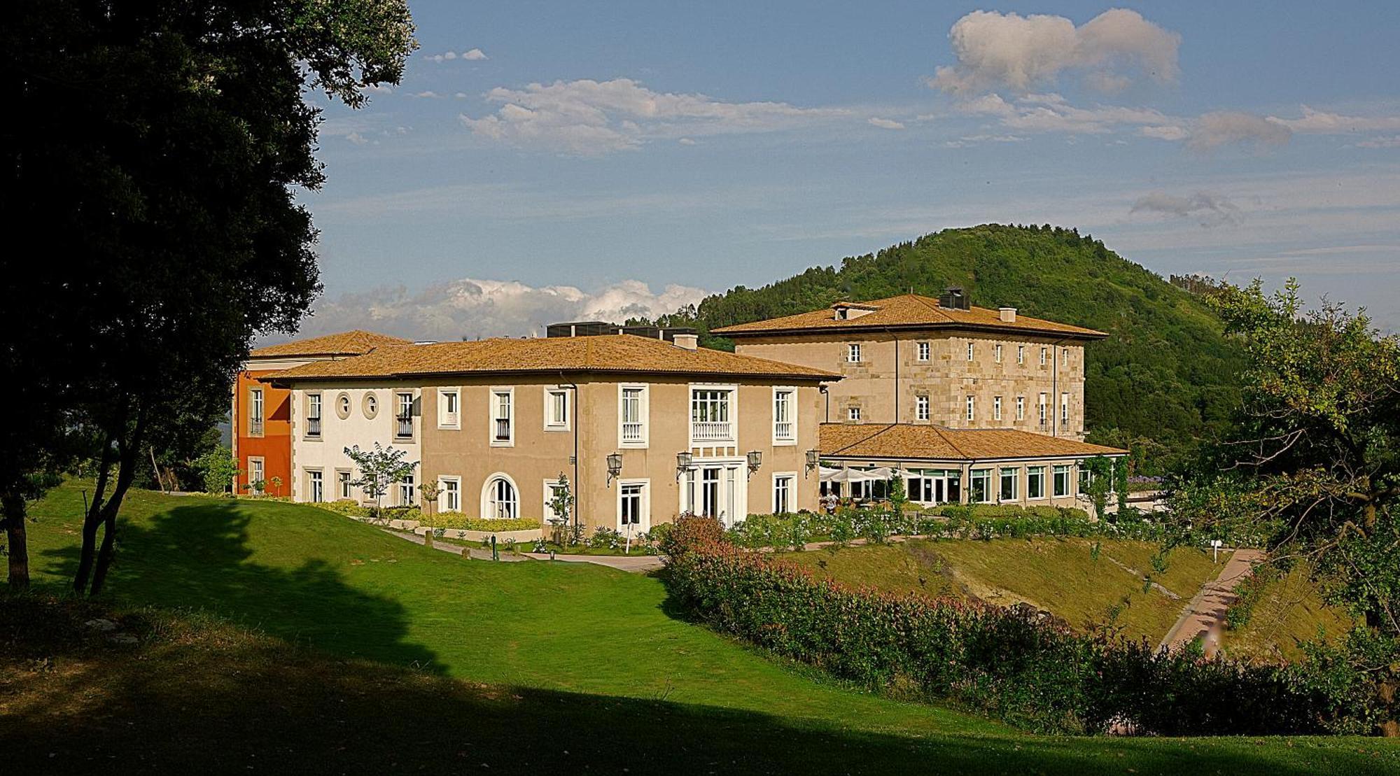 Hotel Palacio Urgoiti Mungia Exterior photo