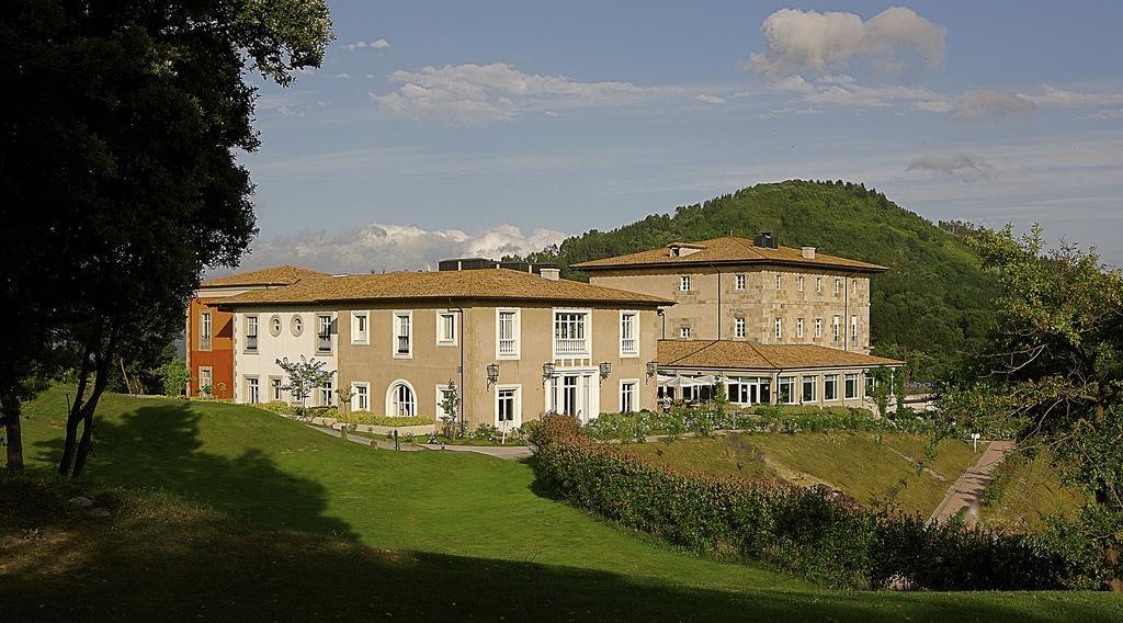 Hotel Palacio Urgoiti Mungia Exterior photo